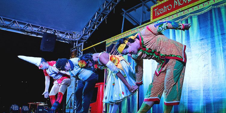 Teatro Móvel Solar leva apresentações gratuitas para praça do Bom Jardim, em Ipatinga