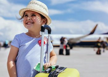 Vai viajar com criança? Saiba os cuidados que devem ser tomados no embarque