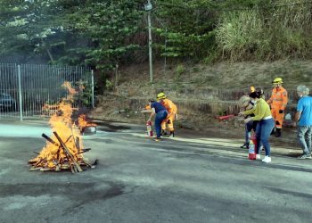 Trabalhadores da Saúde participam de treinamento contra incêndio em Ipatinga
