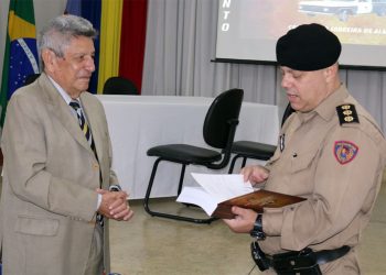Coronel Klinger lança o livro “Uma andarilho da Polícia”