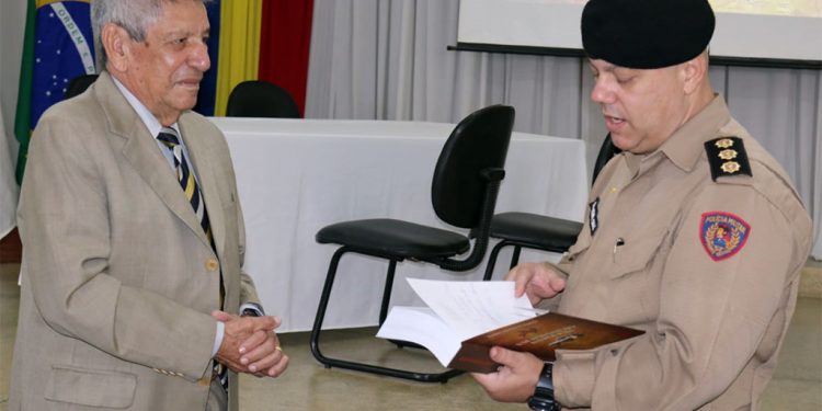 Coronel Klinger lança o livro “Uma andarilho da Polícia”