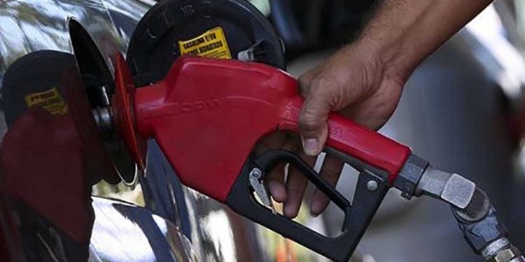 Governador anuncia redução do ICMS sobre gasolina, energia elétrica e internet