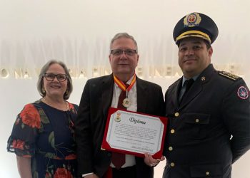 Presidente da Fiemg Vale do Aço recebe homenagem do Corpo de Bombeiros
