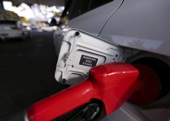 Petrobras reduz preço da gasolina pela segunda vez seguida