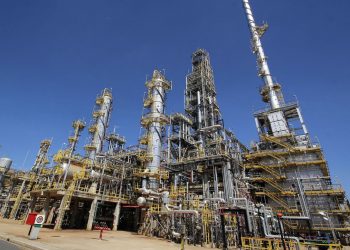 Petrobras reduz preço da gasolina em R$ 0,20 por litro nas refinarias