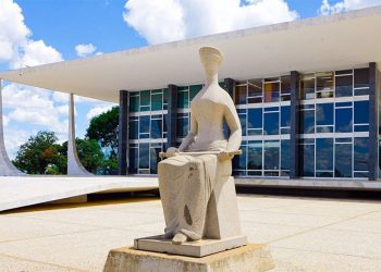 Esquerda aciona STF por reunião de Bolsonaro com embaixadores