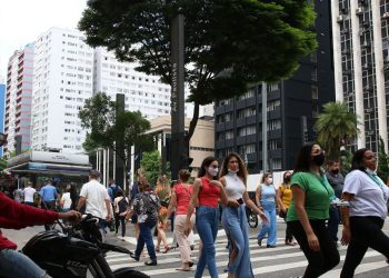 Desemprego cai para 9,3% no segundo trimestre, menor taxa desde 2015, diz IBGE