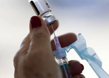 Uruguai proíbe vacinação contra Covid em menores de 13 anos