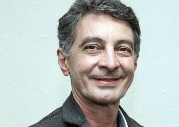 Cooperativa de farmácias de manipulação adquire empresa de importação e distribuição de insumos