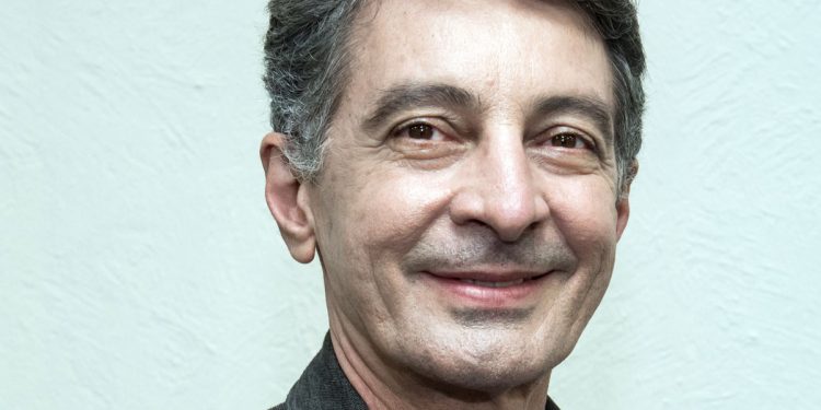 Cooperativa de farmácias de manipulação adquire empresa de importação e distribuição de insumos