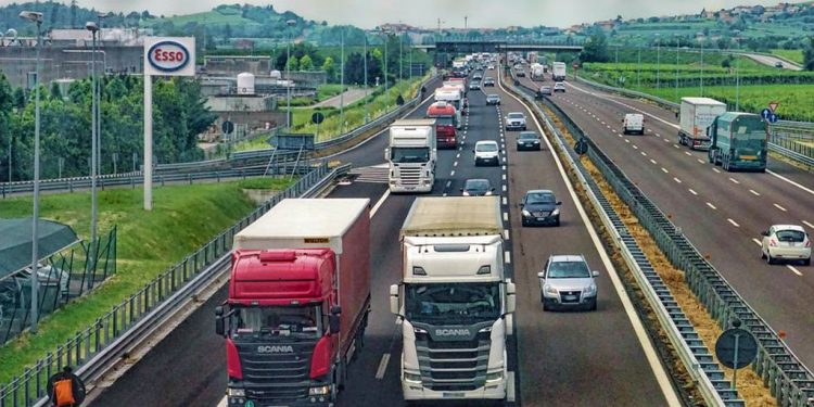 Auxílio para caminhoneiros começa a ser pago em 9 de agosto