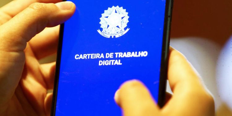Brasil gerou mais de 218 mil empregos formais em julho