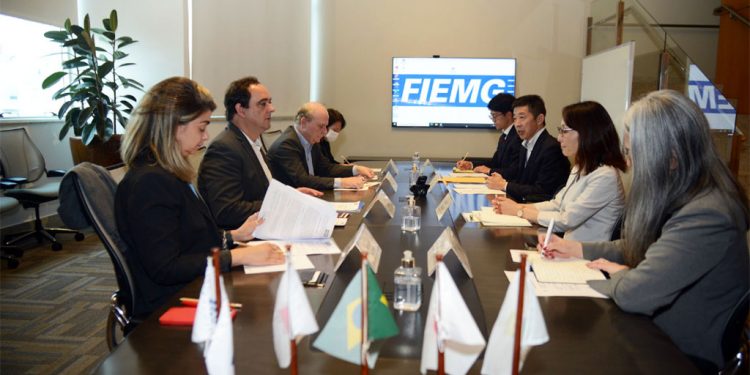 Fiemg recebe cônsul do Japão, em visita para estreitar relações bilaterais
