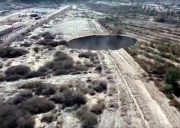 Cratera gigante aparece no Deserto do Atacama e chama atenção