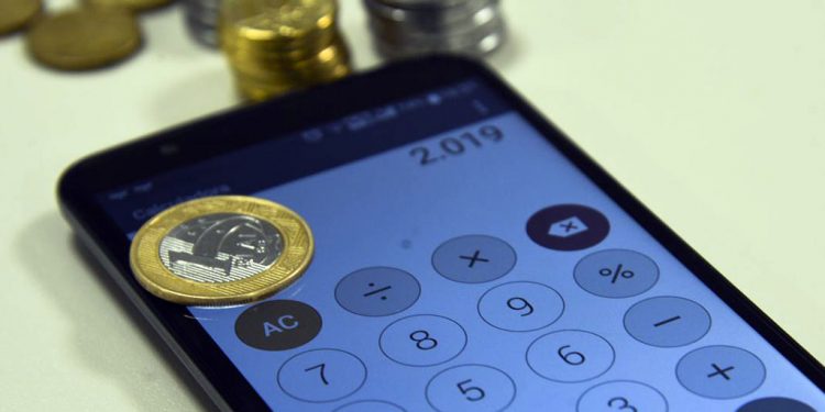 Pela oitava semana consecutiva, inflação cai e projeção do PIB aumenta