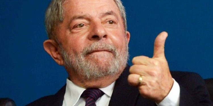 Procuradoria cobra de Lula certidão criminal e ameaça impugnar candidatura