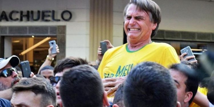 YouTube exclui vídeos que põem em dúvida facada em Bolsonaro