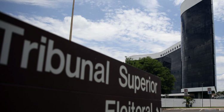 TSE proíbe porte de arma nos locais de votação durante eleições