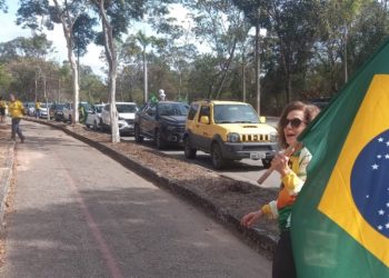 BICENTENÁRIO: Veículos se concentram para carreata