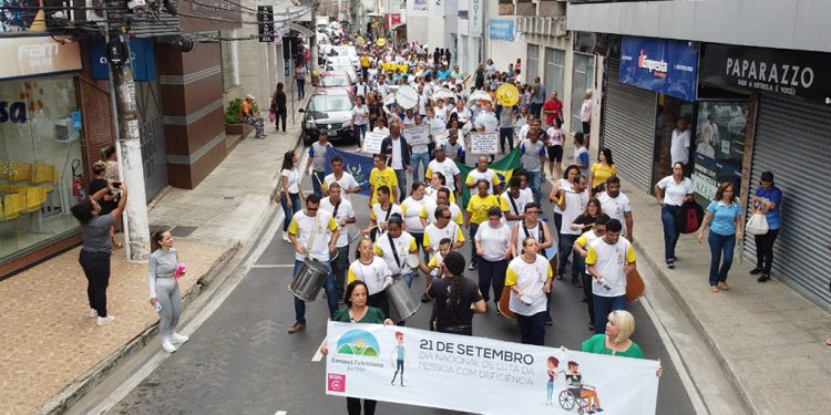 Caminhada marca o Dia Nacional de Luta da Pessoa com Deficiência em Fabriciano
