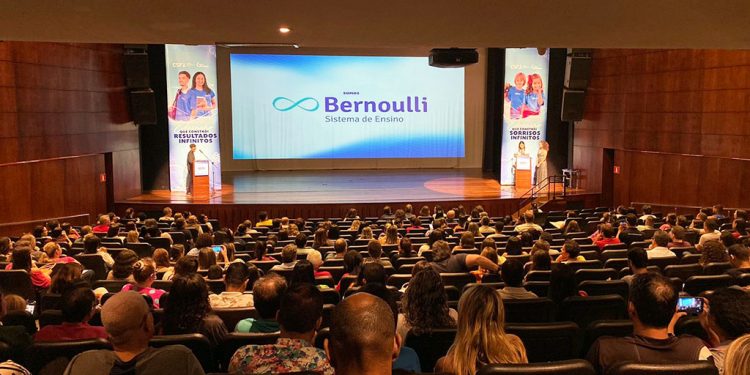 Colégio São Francisco Xavier anuncia parceria com o Sistema de Ensino Bernoulli