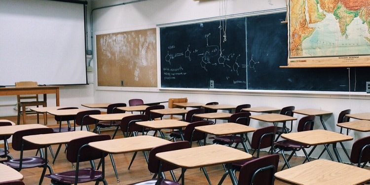 Santana do Paraíso abre processo seletivo para Educação