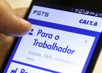 Saiba como o aposentado que trabalha pode sacar FGTS