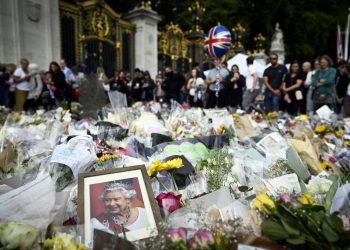 Bolsonaro confirma presença em funeral da rainha Elizabeth II
