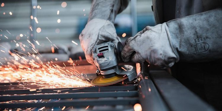 Brasil: produção industrial registra crescimento em julho