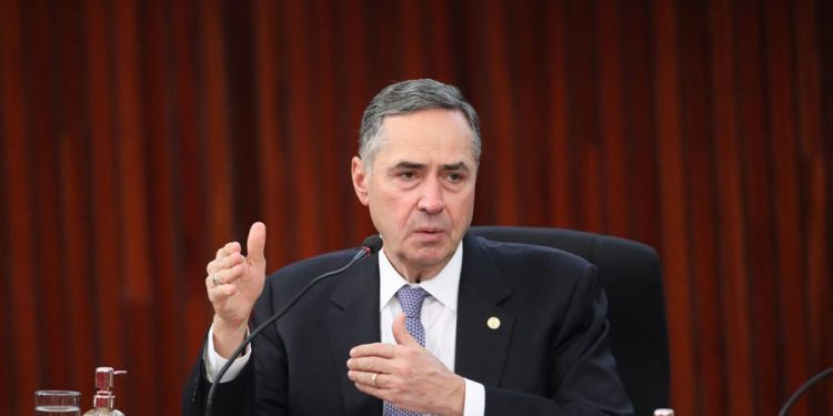 Maioria do STF mantém suspensão de piso da enfermagem