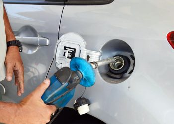 Petrobras reduz em R$ 0,25 preço do litro de gasolina nas distribuidoras