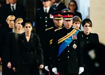 Príncipe Harry está arrasado por remoção de símbolo em traje militar