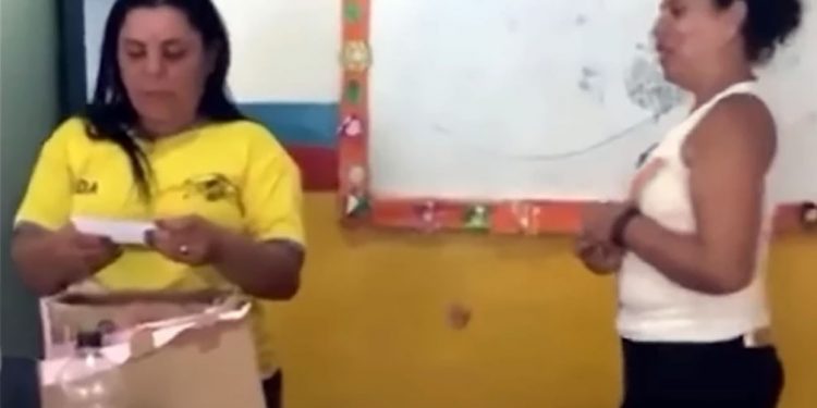 Creche simula eleição e estimula voto de crianças em Lula, veja o vídeo