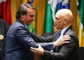 Bolsonaro diz que deu uma faca de presente a Alexandre de Moraes