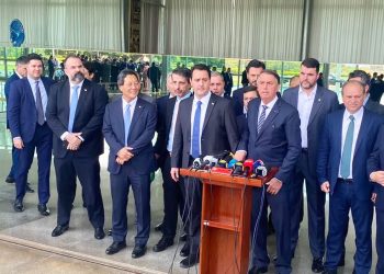 Bolsonaro já recebeu apoio de 11 governadores para o 2° turno