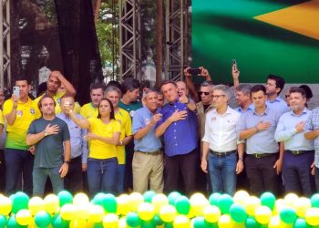 Bolsonaro faz campanha em Teófilo Otoni e destaca números do emprego