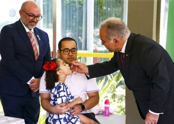 Ministro faz novo apelo para vacinação de crianças contra a pólio