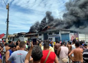Incêndio atinge Ceasa do Rio de Janeiro e lojas são saqueadas