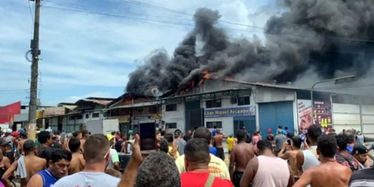 Incêndio atinge Ceasa do Rio de Janeiro e lojas são saqueadas