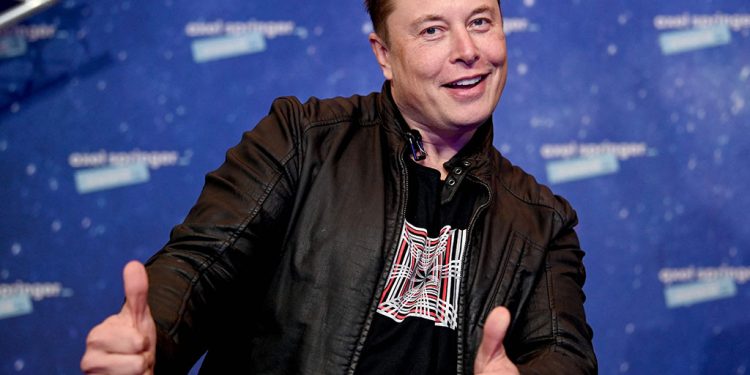 Bilionário Elon Musk afirma que comprou Twitter