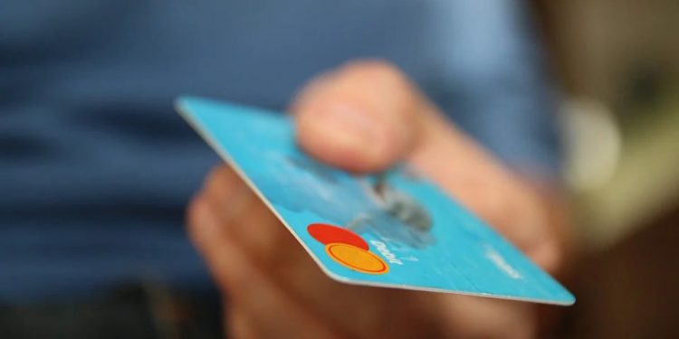 Faturas de cartão com linguagem simples podem reduzir endividamento; Entenda