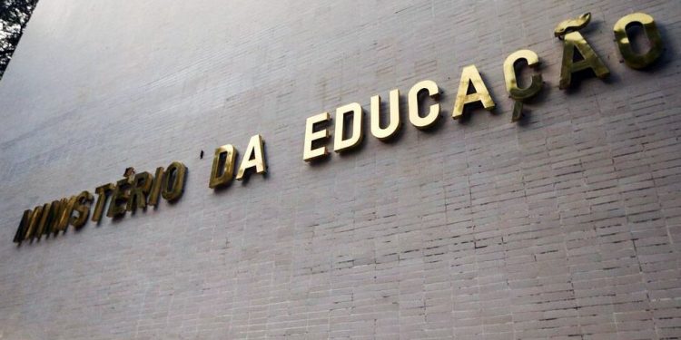 MEC lança novo curso gratuito voltado para profissionais da educação básica