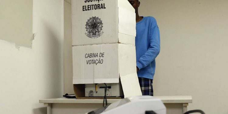 Posso votar no 2º turno se faltei ao primeiro? Entenda