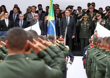 Bolsonaro convoca reunião de emergência com generais