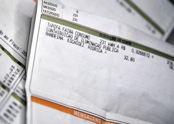 Tarifa de energia elétrica deve subir, em média, 5,6% em 2023, diz Aneel