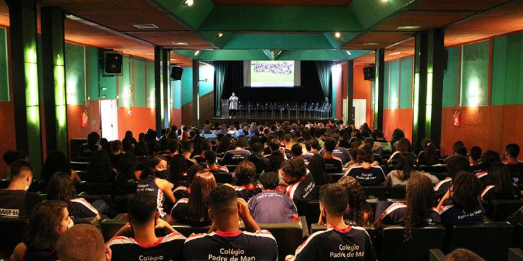 Padre de Man e Católica Timóteo promovem evento de preparação para o Enem