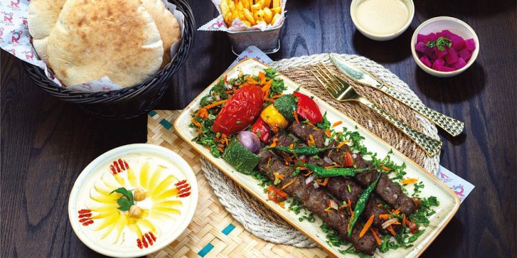 Clube Libanês de Belo Horizonte realiza tradicional jantar árabe