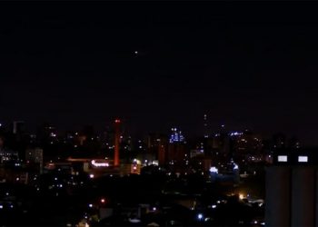 Pilotos avistam luzes estranhas no céu em Porto Alegre