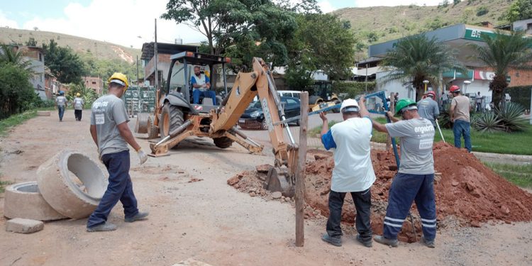 Paraíso inicia obras para retirada de esgoto do bairro Industrial