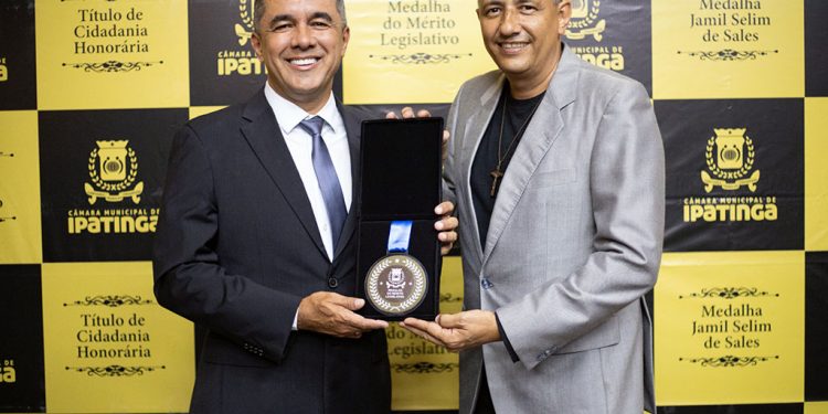 Diretor-presidente da WR é homenageado pela Câmara de Ipatinga